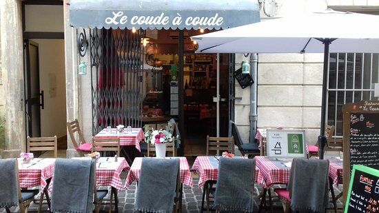 Le Coude à Coude