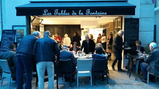 Les Tables De La Fontaine